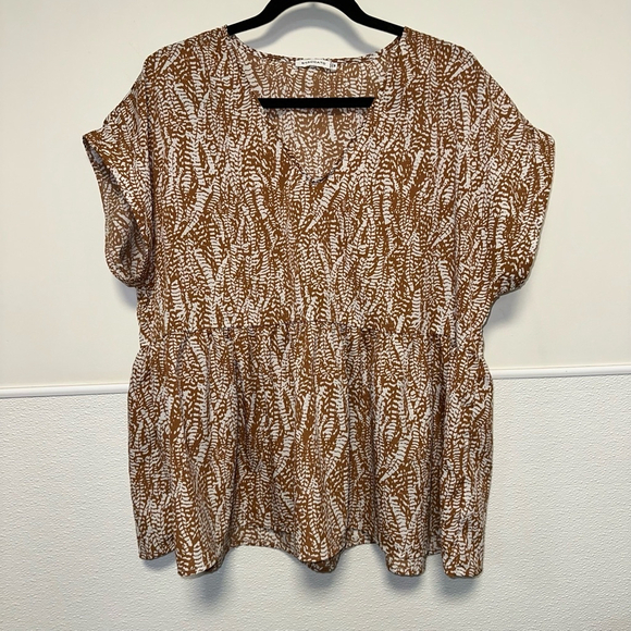 Staccato Tops - Women's Staccato Brown & White Print Top Size Medium Ruffle Bottom V-neck Blouse